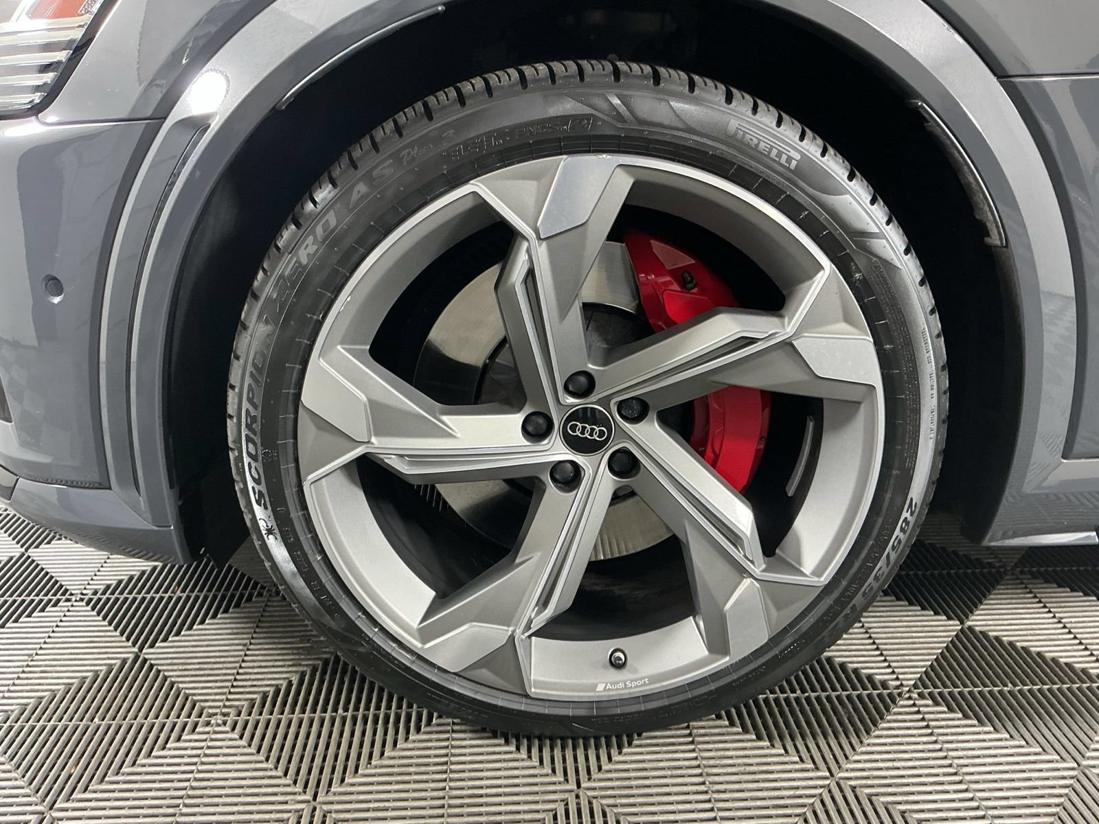 Used 2024 Audi SQ8 e-tron Premium Plus w/ Black Optic Package AWD/4WD image 5