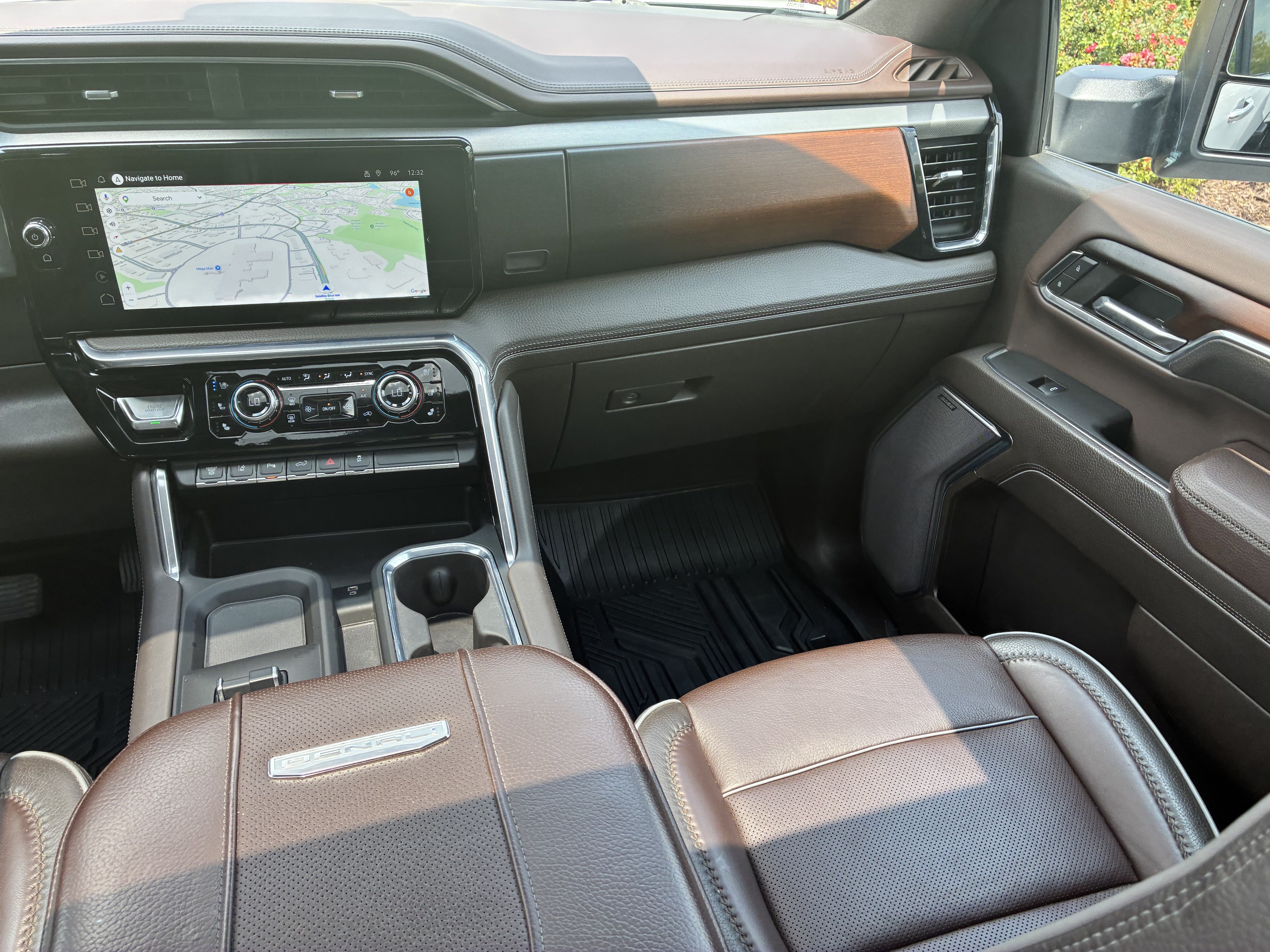 Used 2024 GMC Sierra 3500 Denali w/ Technology Package AWD/4WD image 19