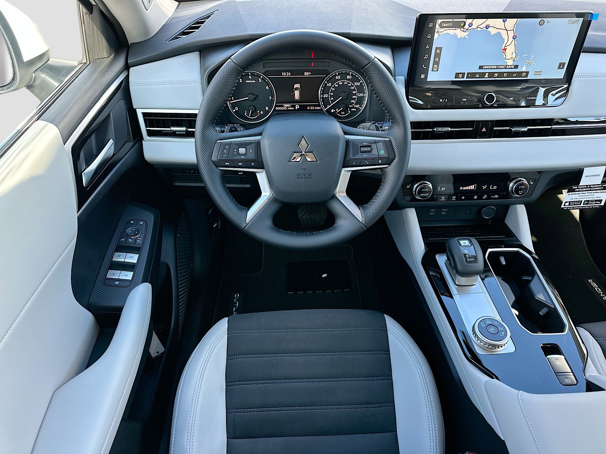 New 2025 Mitsubishi Outlander SE image 16