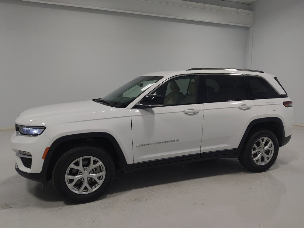 Used 2023 Jeep Grand Cherokee Limited AWD/4WD image 2