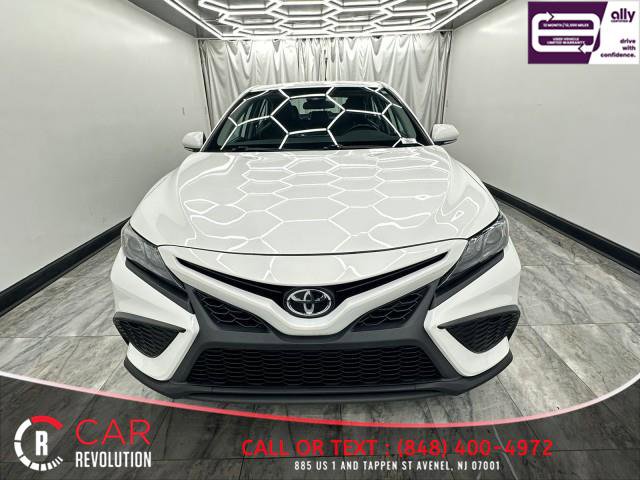 Used 2022 Toyota Camry SE FWD image 2