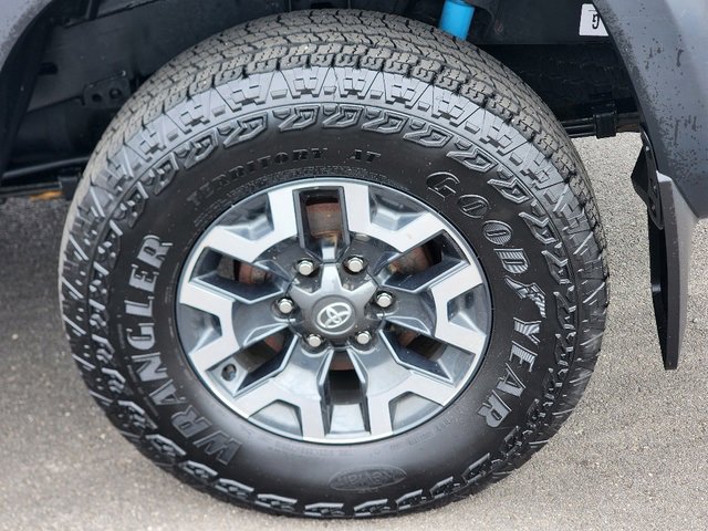 Used 2022 Toyota Tacoma TRD Off-Road image 15