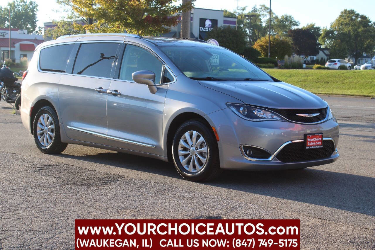 Used 2018 Chrysler Pacifica Touring-L image 3