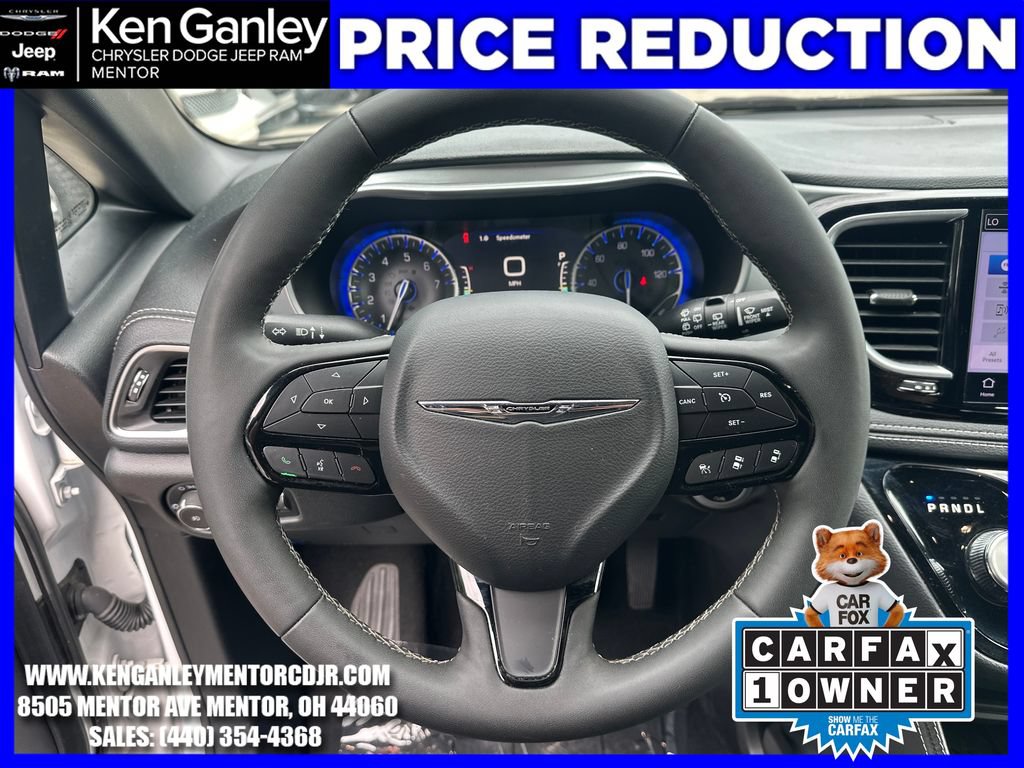 Certified 2025 Chrysler Pacifica Limited FWD image 16