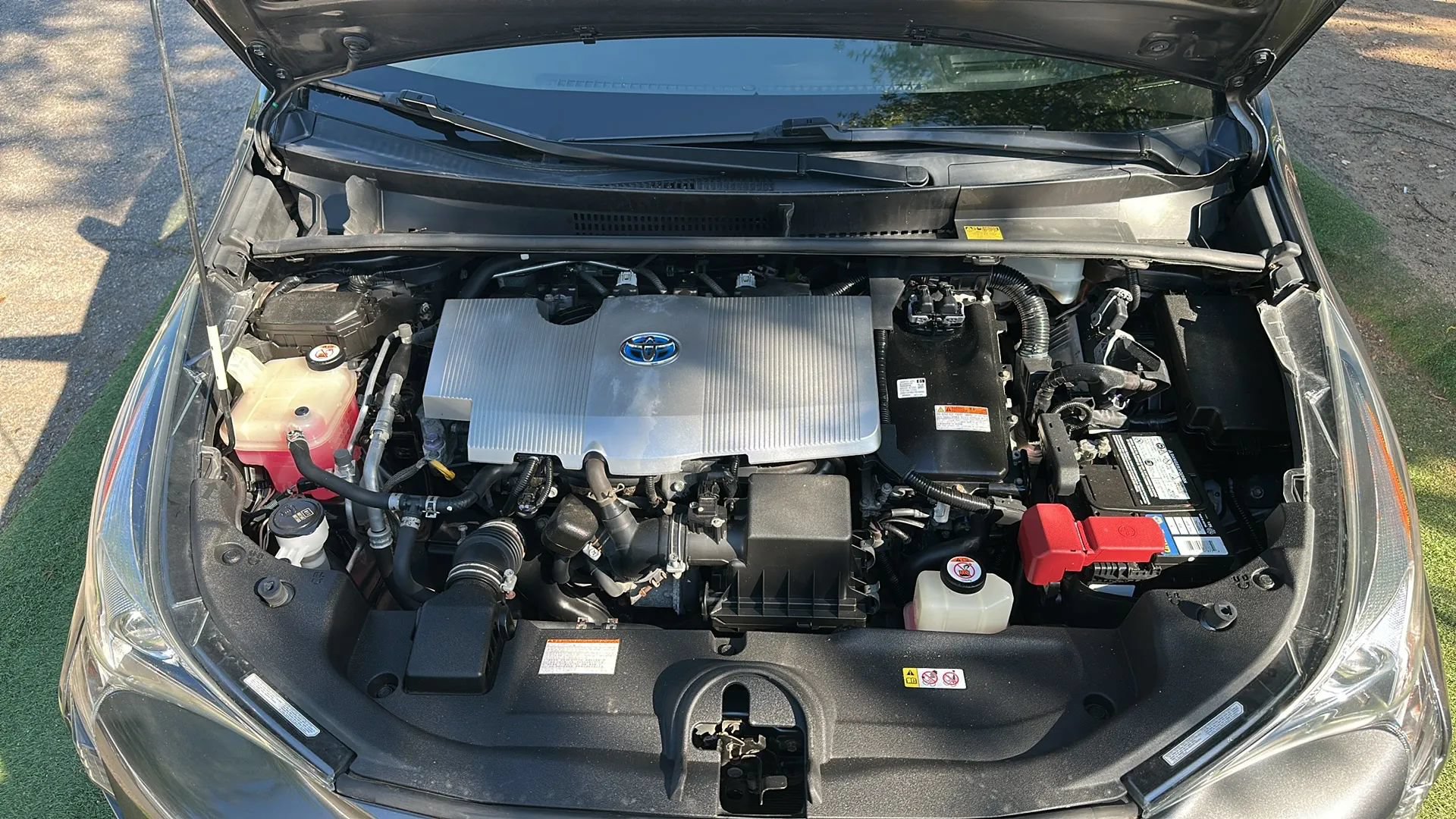 Used 2017 Toyota Prius Four w/ Advanced Technology Package FWD image 9