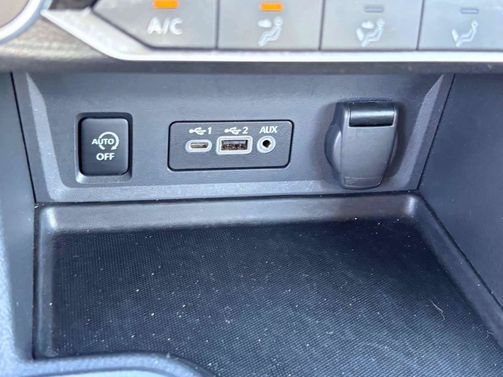 Used 2025 Nissan Sentra SV FWD image 30
