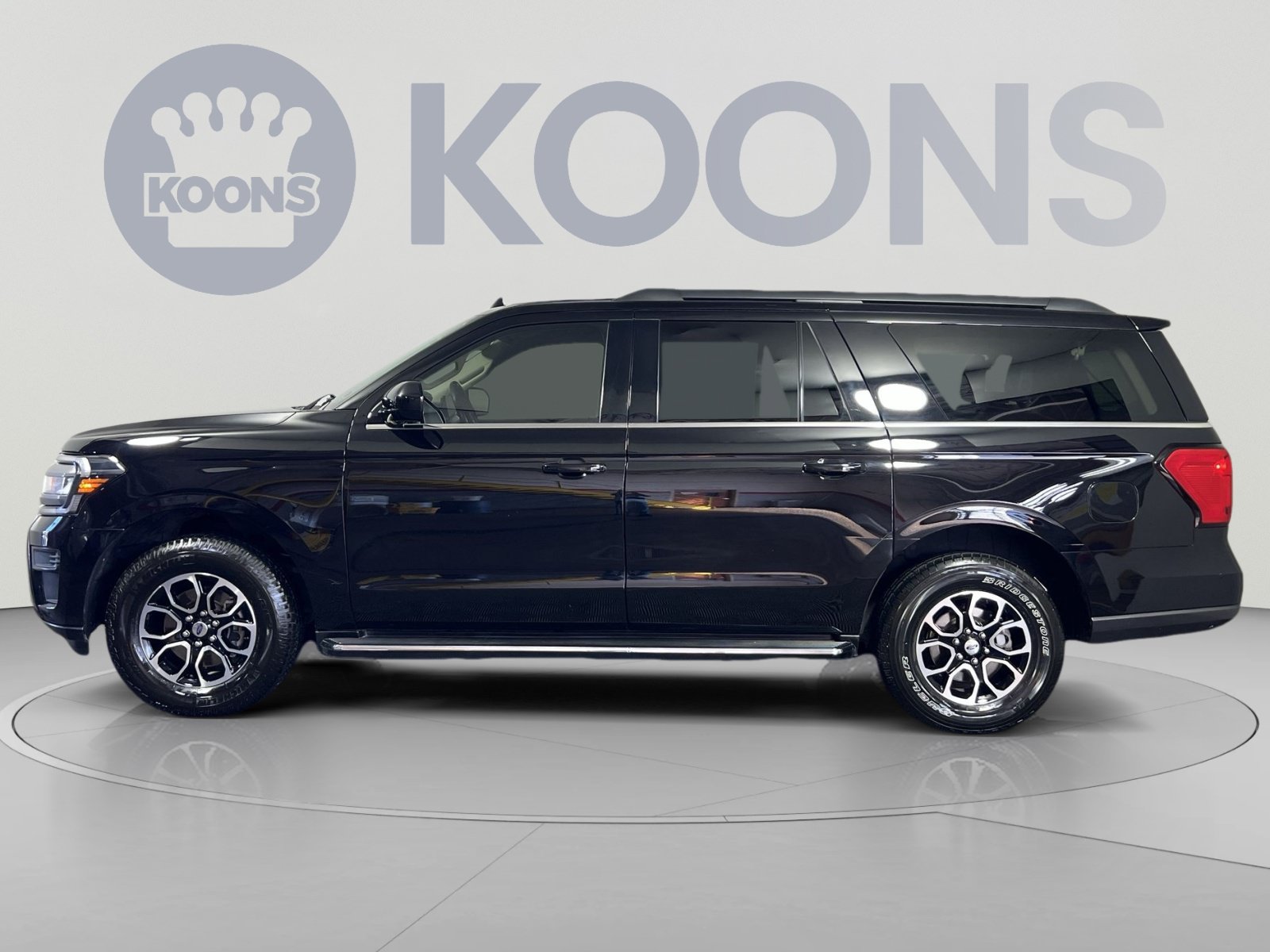 Used 2022 Ford Expedition Max XLT RWD image 2