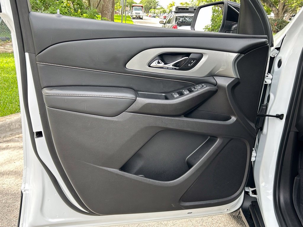 Used 2021 Chevrolet Traverse LS FWD image 27