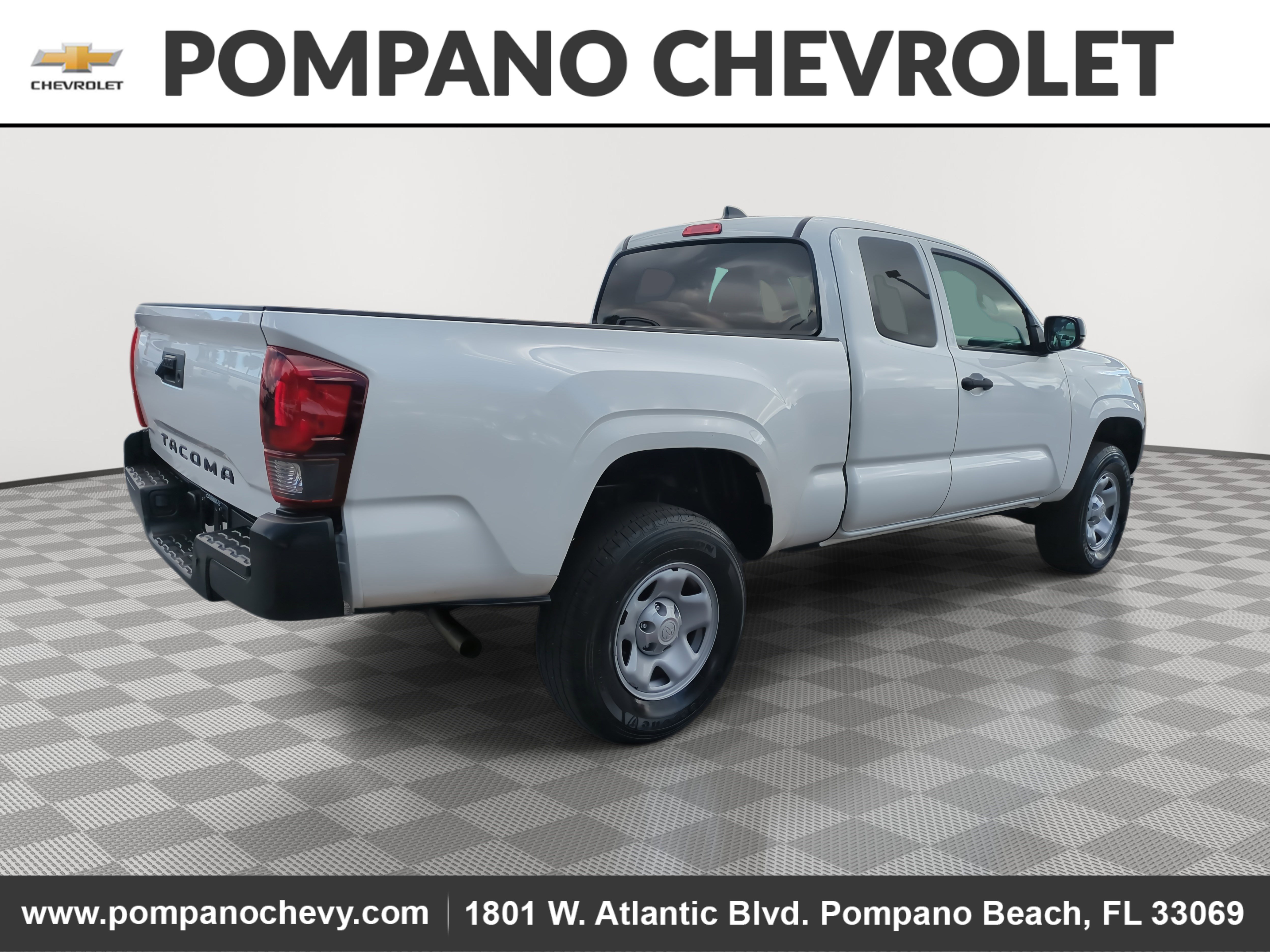 Used 2023 Toyota Tacoma SR image 3