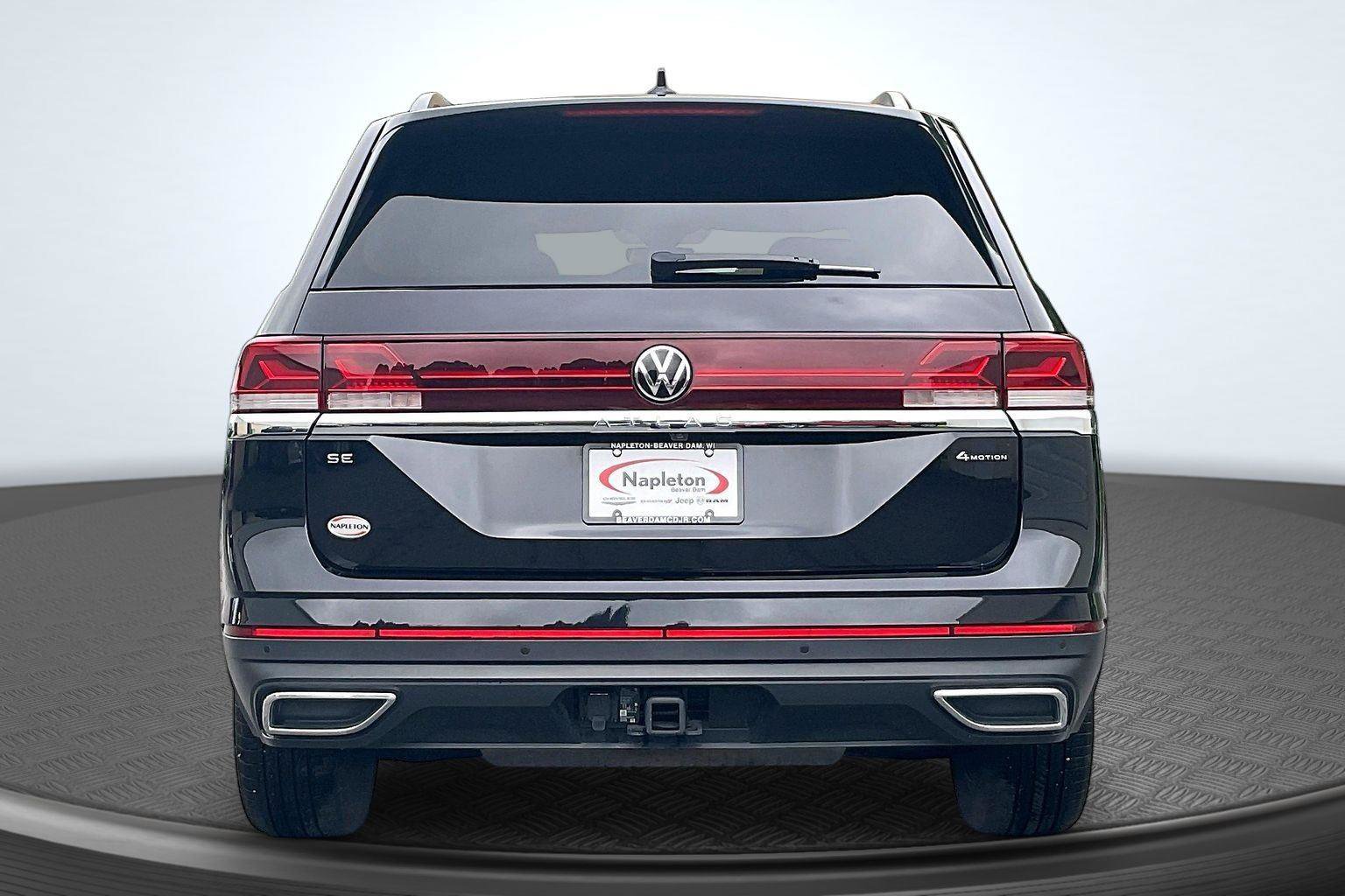 Used 2025 Volkswagen Atlas SE AWD/4WD image 4