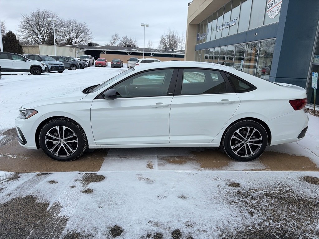 Certified 2025 Volkswagen Jetta Sport image 5