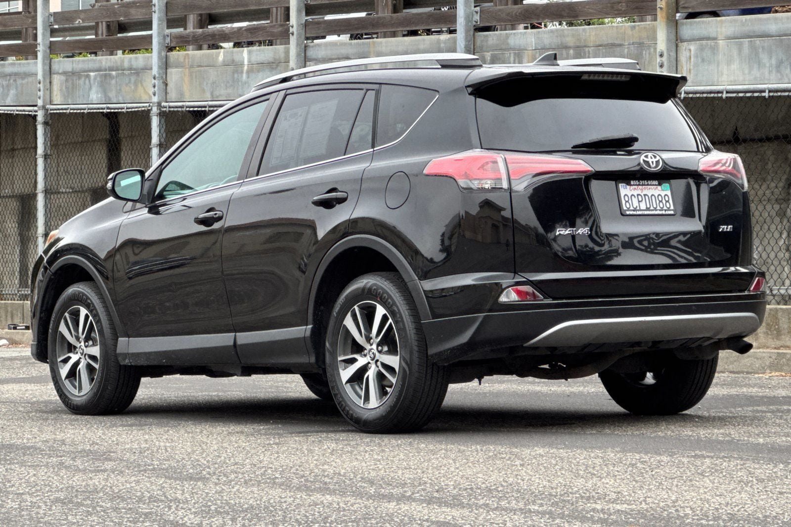 Used 2018 Toyota RAV4 XLE w/ Plus Extra Value Package FWD image 8