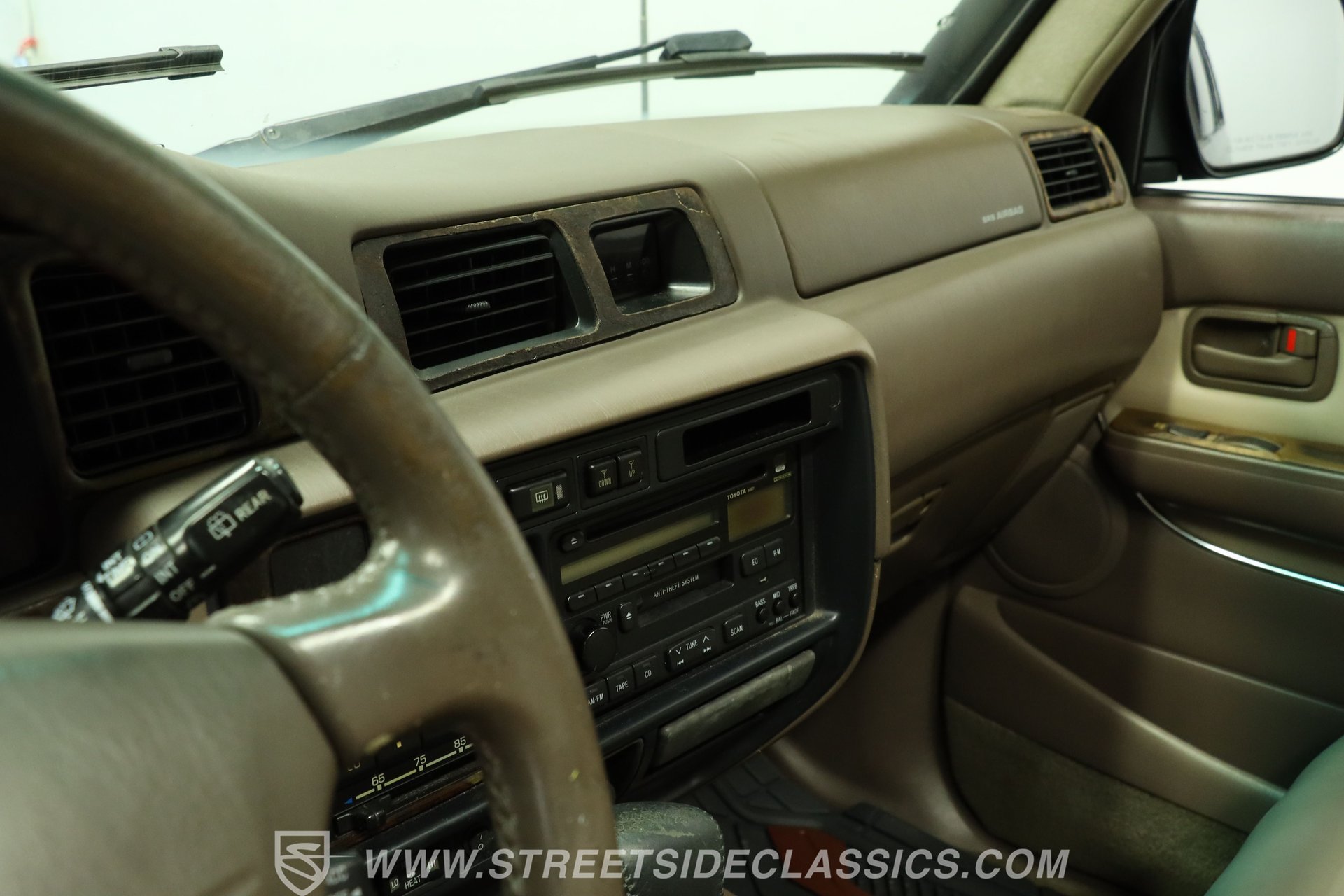 Used 1997 Toyota Land Cruiser w/ Collector's Edition Pkg AWD/4WD image 40