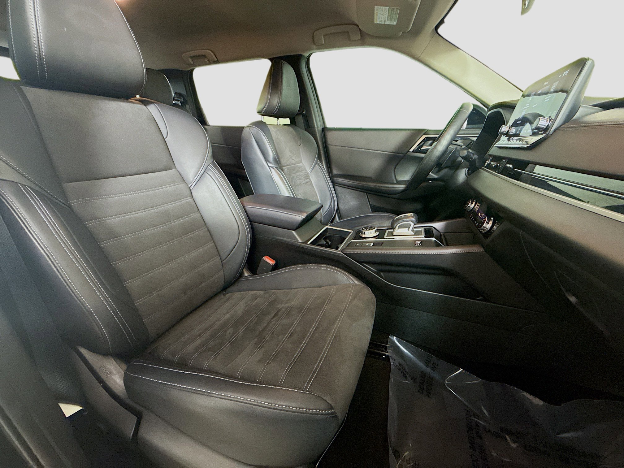 Used 2023 Mitsubishi Outlander SE image 29