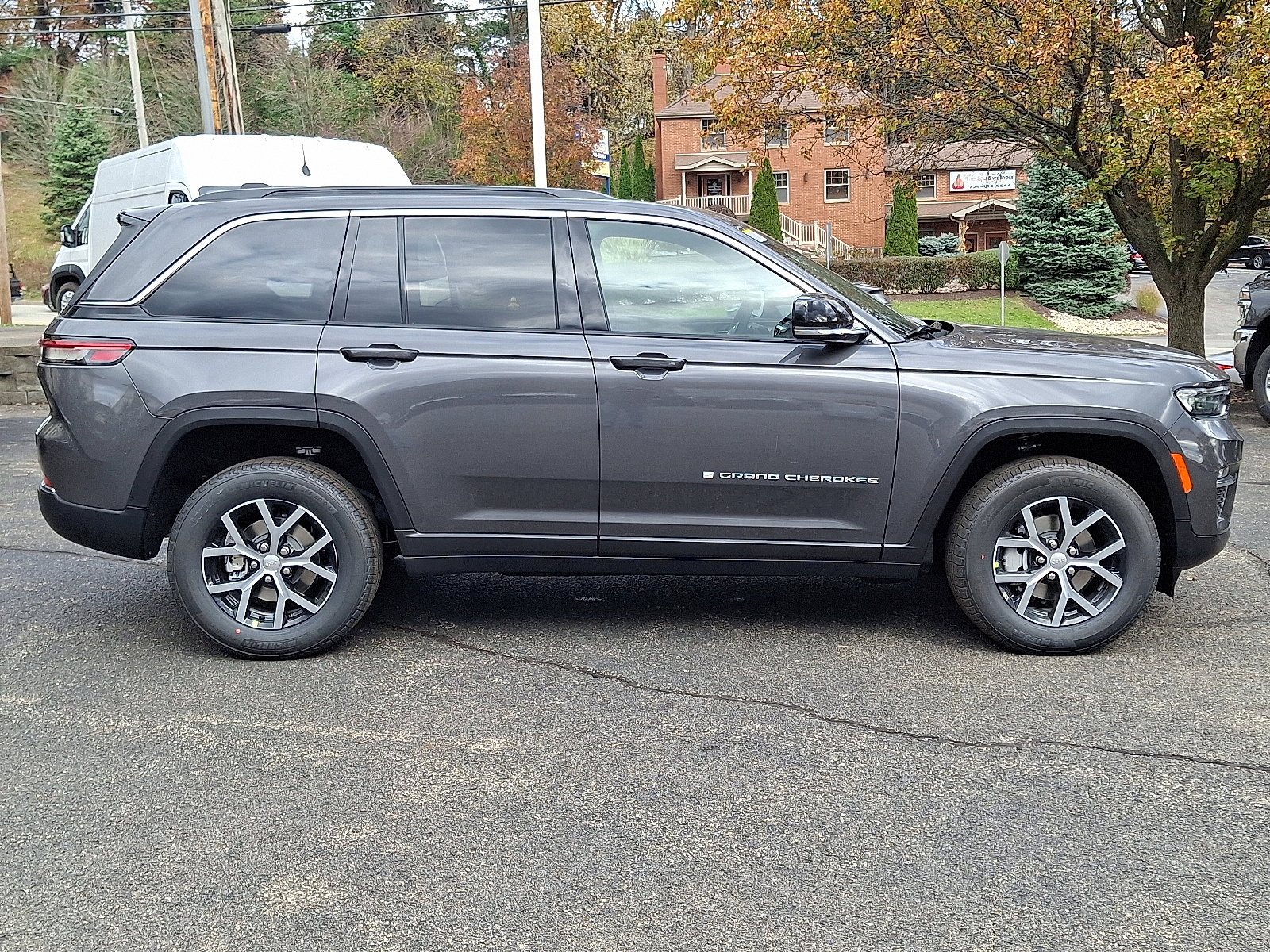 New 2025 Jeep Grand Cherokee Limited image 7