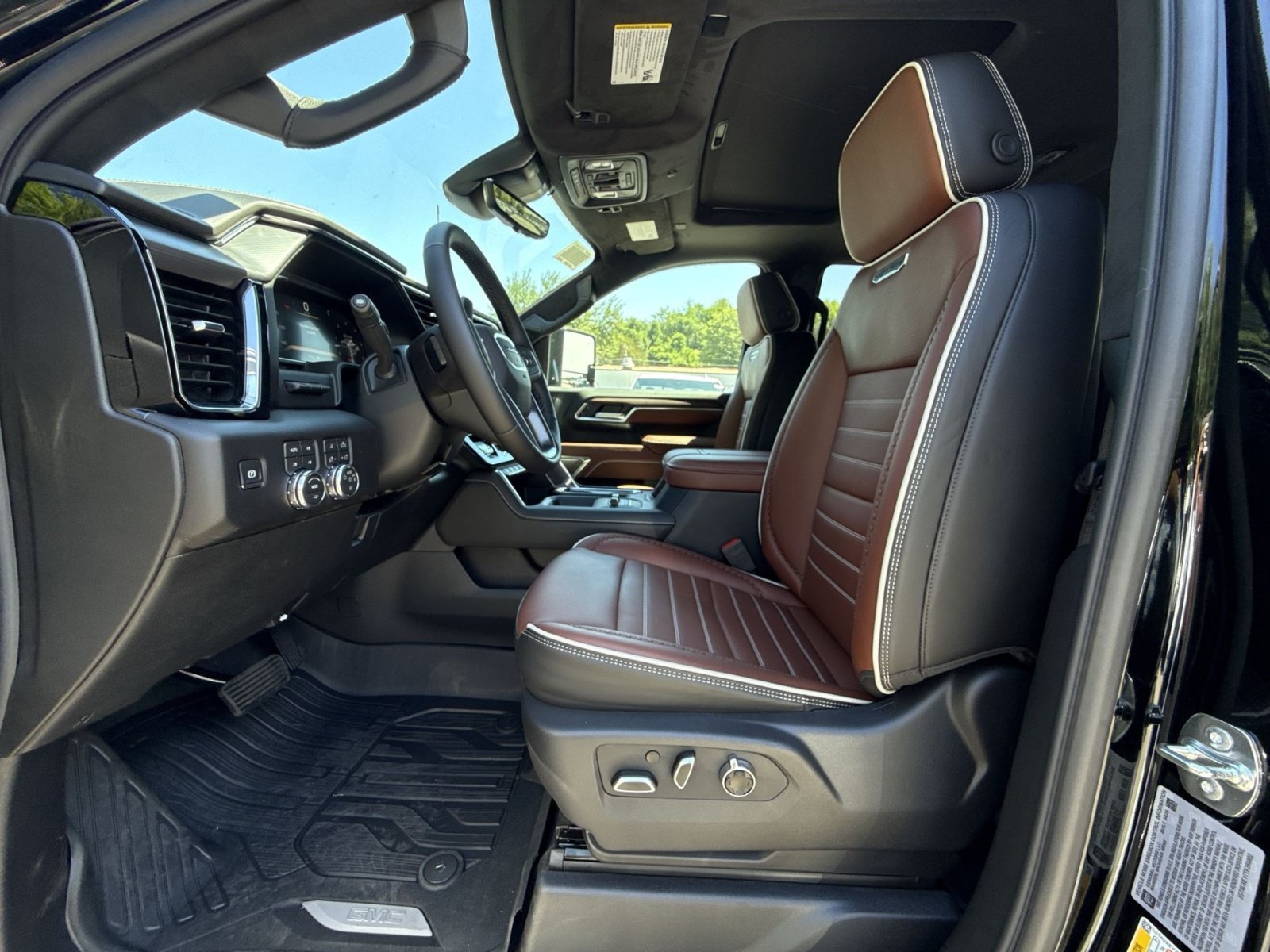 New 2026 GMC Sierra 2500 Denali Ultimate w/ LPO, Black Badging Package AWD/4WD image 13