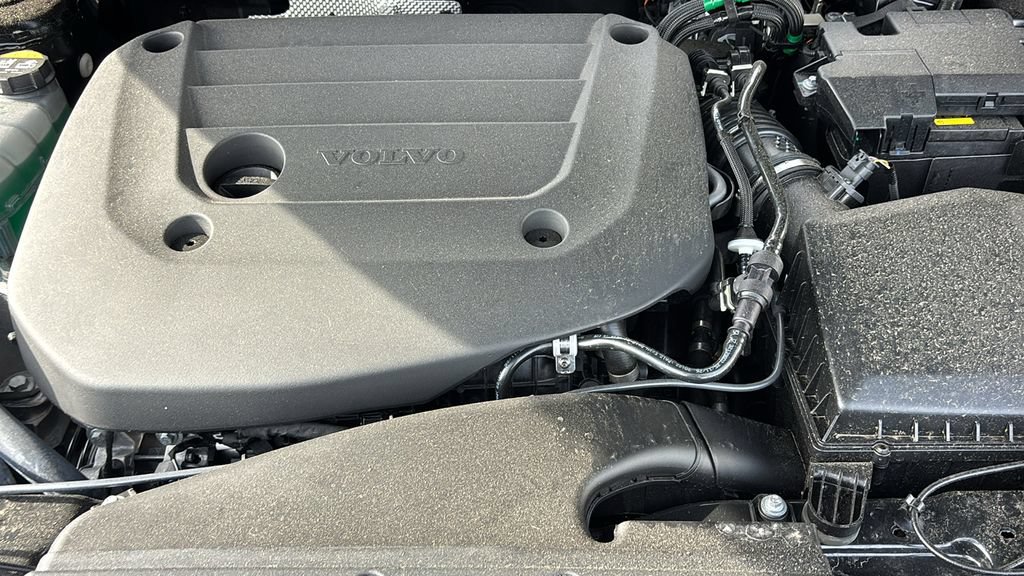 New 2026 Volvo XC40 B5 Core w/ Climate Package AWD/4WD image 32