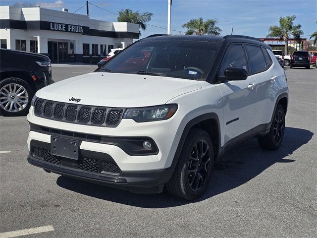 Used 2023 Jeep Compass Altitude image 2