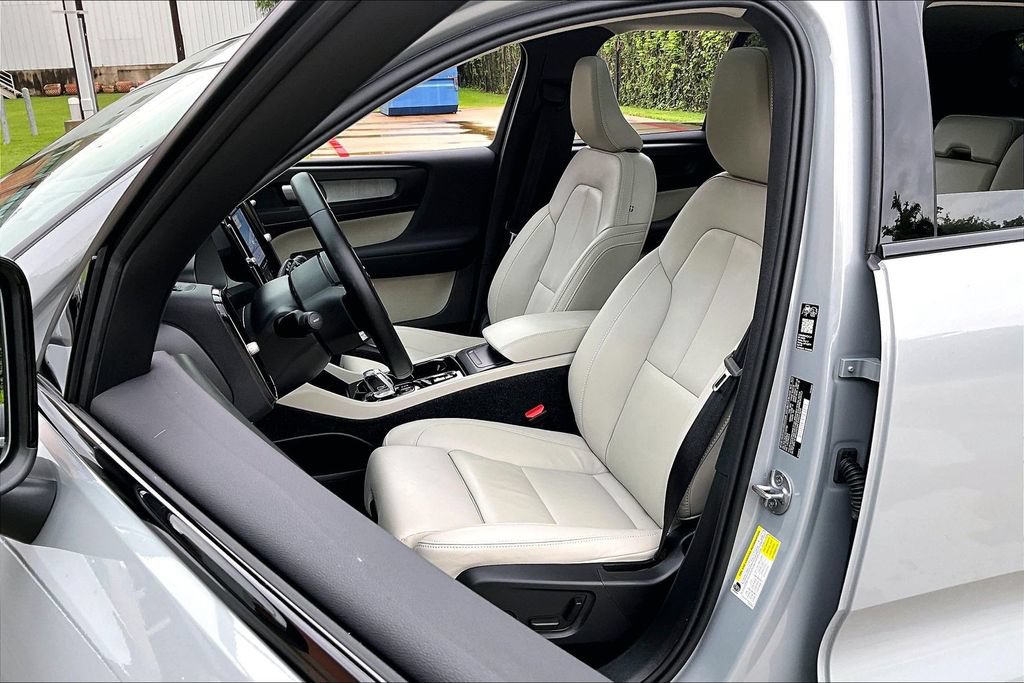 Used 2026 Volvo XC40 B5 Plus AWD/4WD image 34