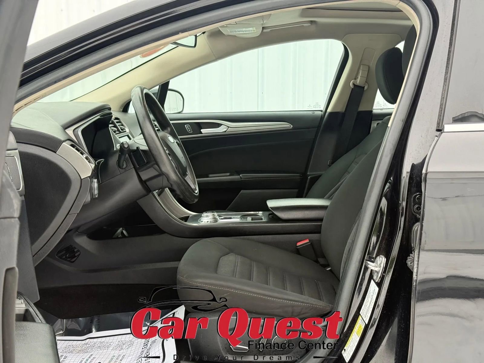 Used 2020 Ford Fusion SE image 9