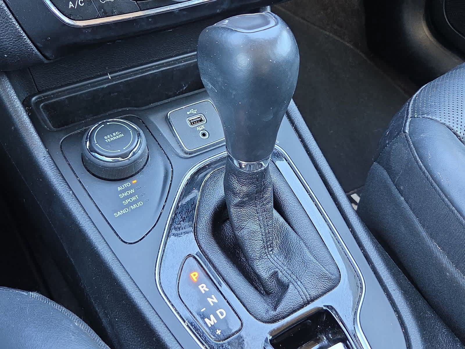 Used 2019 Jeep Cherokee Limited AWD/4WD image 31