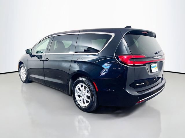 Used 2023 Chrysler Pacifica Touring-L image 7