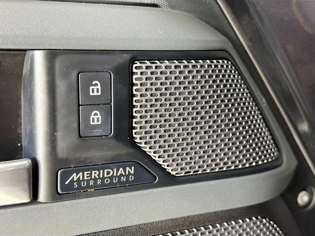 Used 2023 Land Rover Defender 110 X image 24