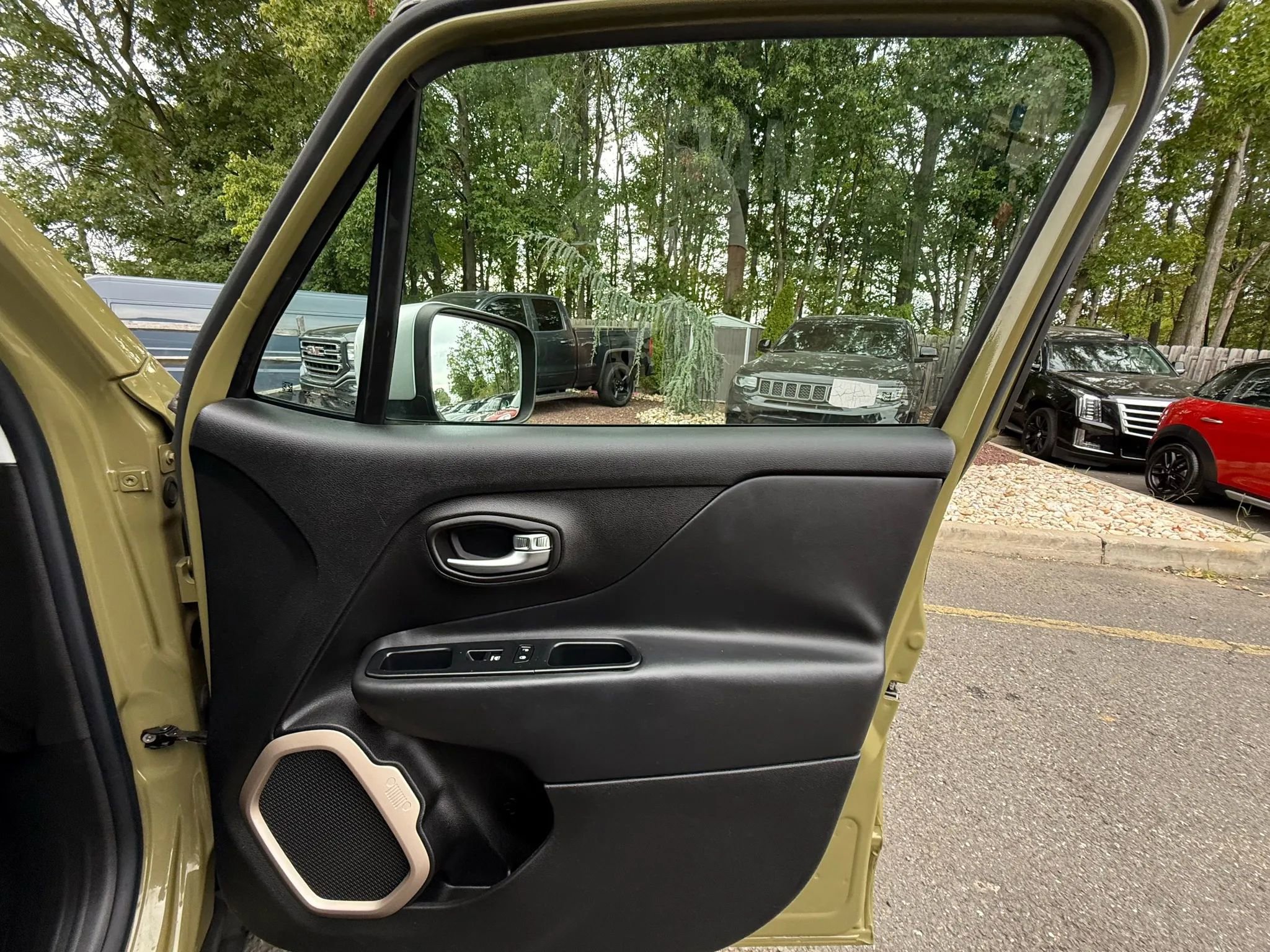 Used 2015 Jeep Renegade Limited w/ Safety & Security Group I image 27