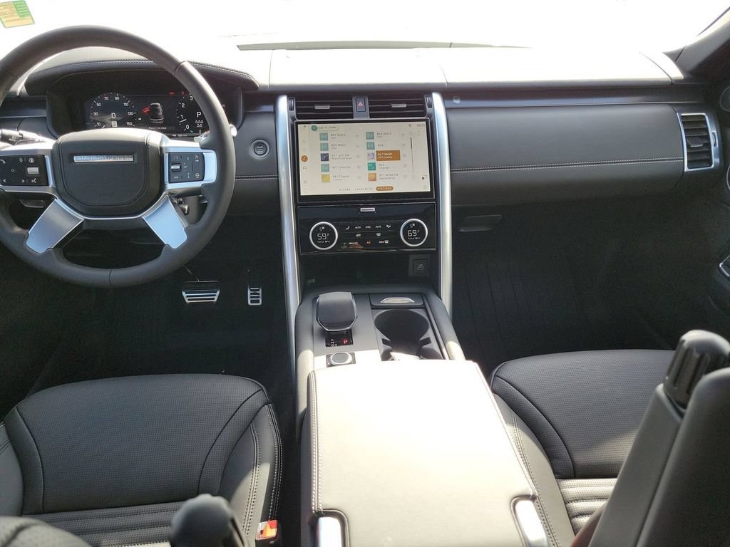 New 2025 Land Rover Discovery Metropolitan Edition AWD/4WD image 17