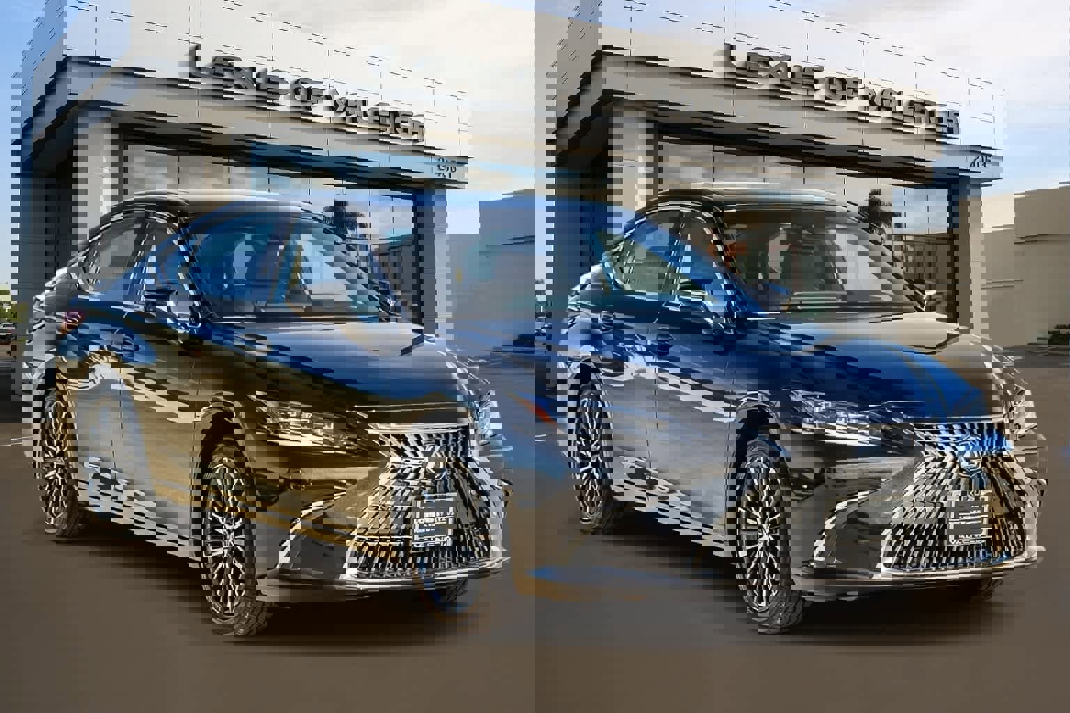 Certified 2025 Lexus ES 300h FWD image 5