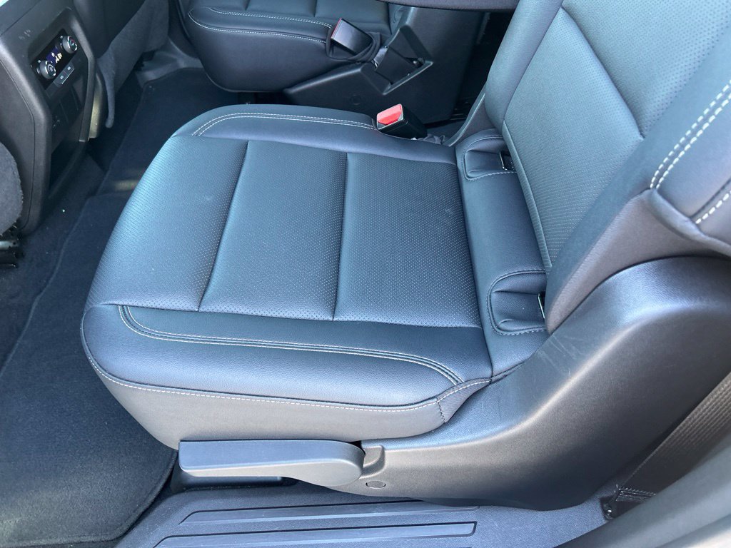 Used 2025 Chevrolet Traverse LT FWD image 35