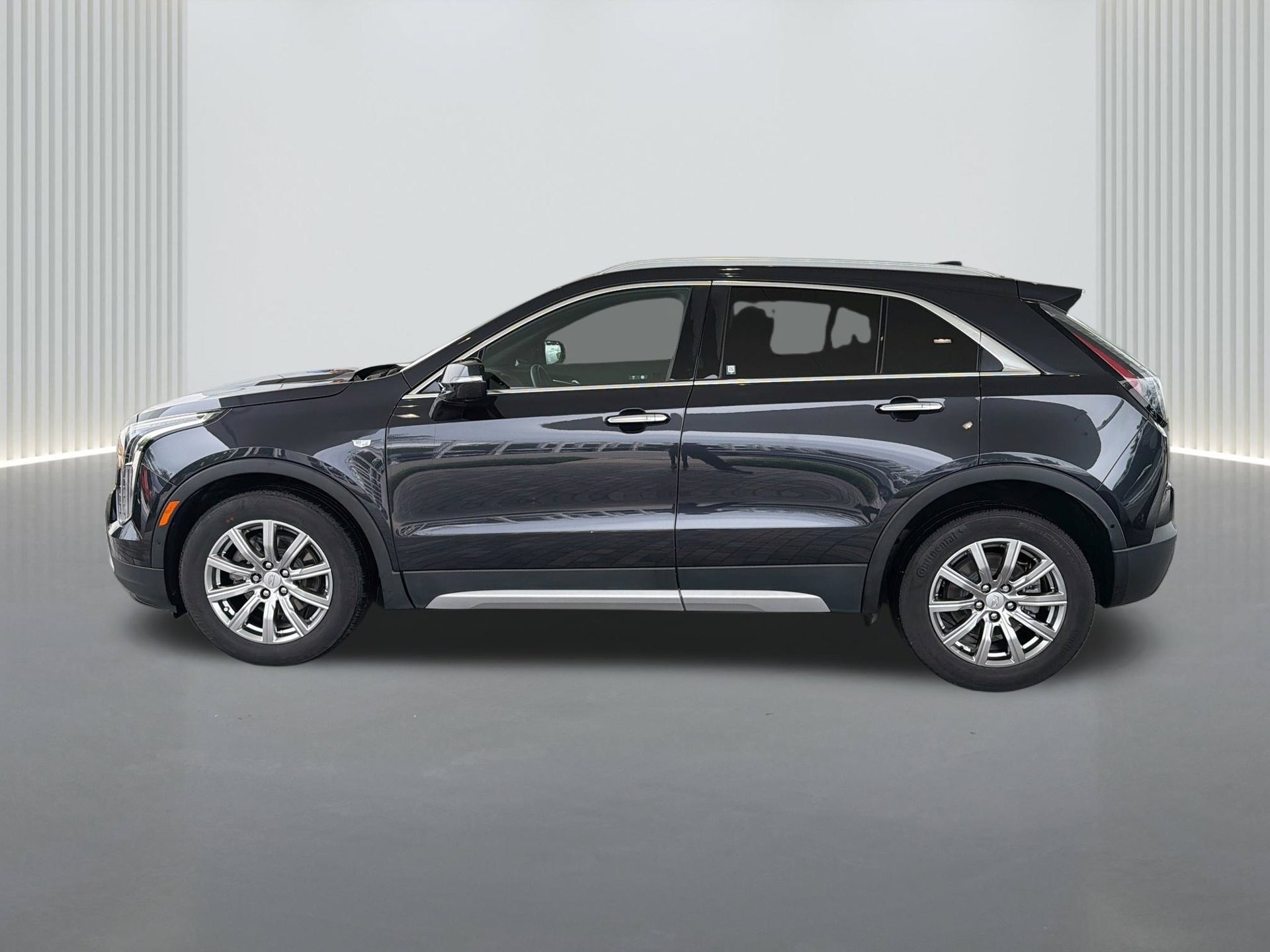 Certified 2022 Cadillac XT4 Premium Luxury w/ Enhanced Visibility Package FWD image 2