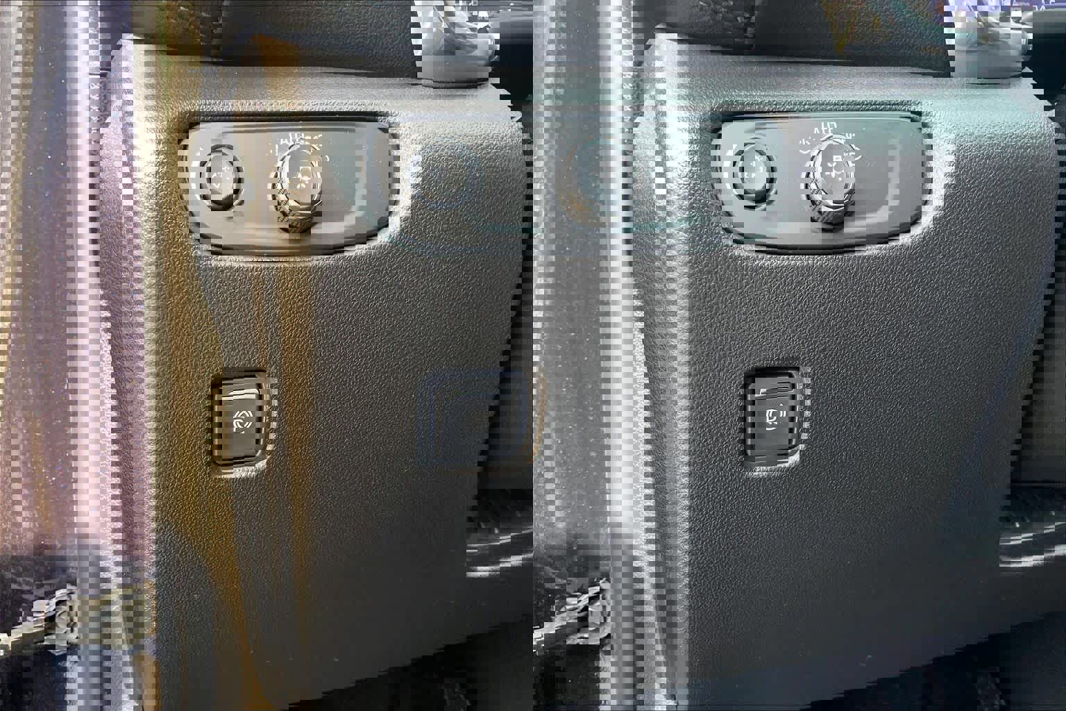 Used 2020 Chevrolet Blazer LT image 33