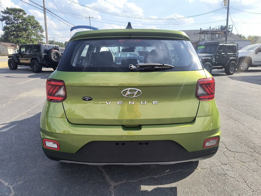 Used 2022 Hyundai Venue SE image 4