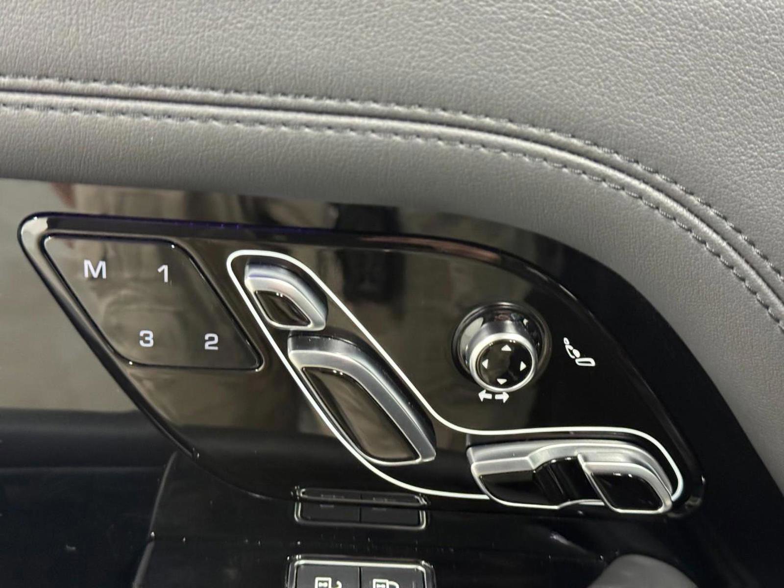 Used 2021 Land Rover Range Rover P525 Westminster Edition image 25