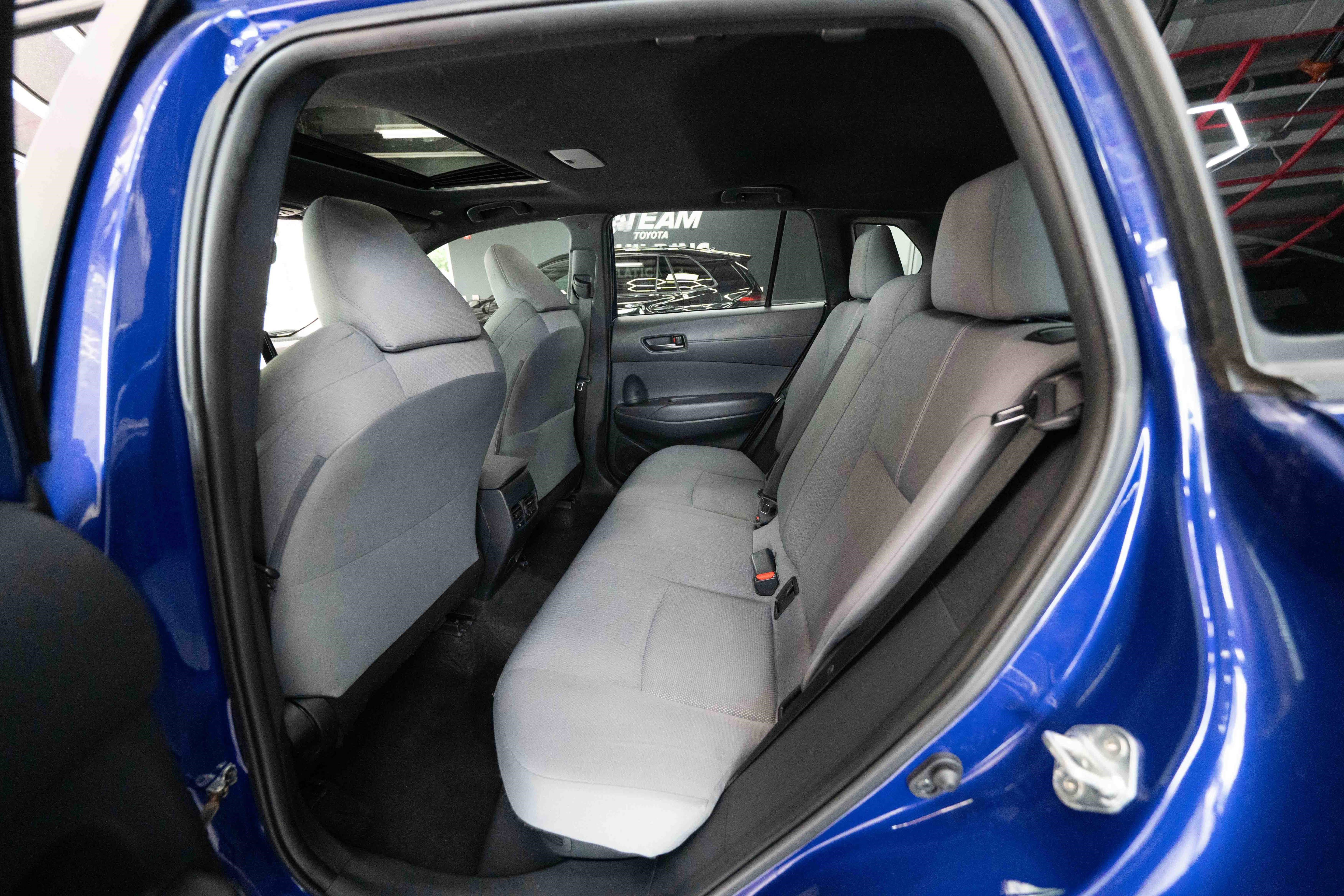 Used 2024 Toyota Corolla Cross AWD Hybrid w/ Moonroof Package image 23