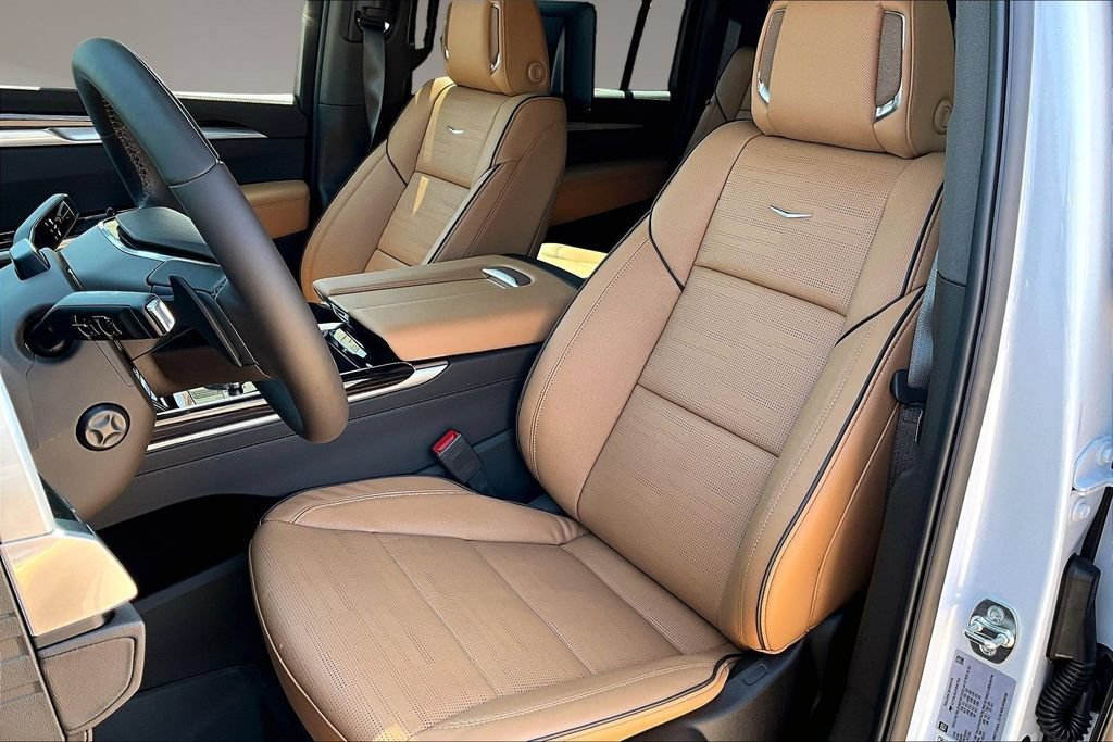 New 2026 Cadillac Escalade ESV Luxury w/ Touring Package AWD/4WD image 9