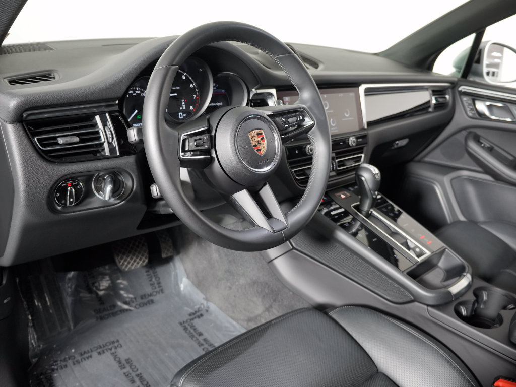 Certified 2023 Porsche Macan Turbo AWD/4WD image 4