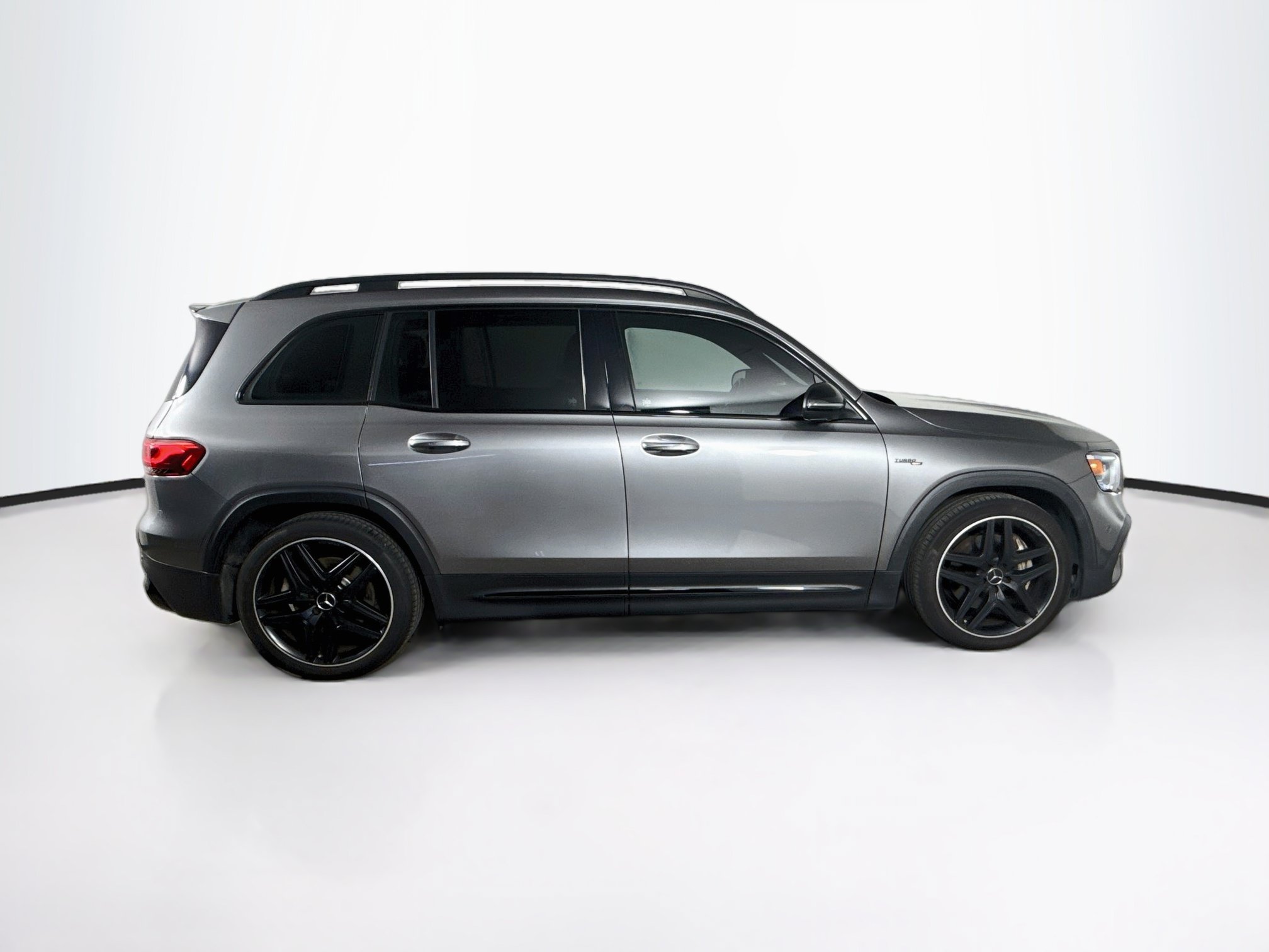Used 2021 Mercedes-Benz GLB 35 AMG 4MATIC image 2