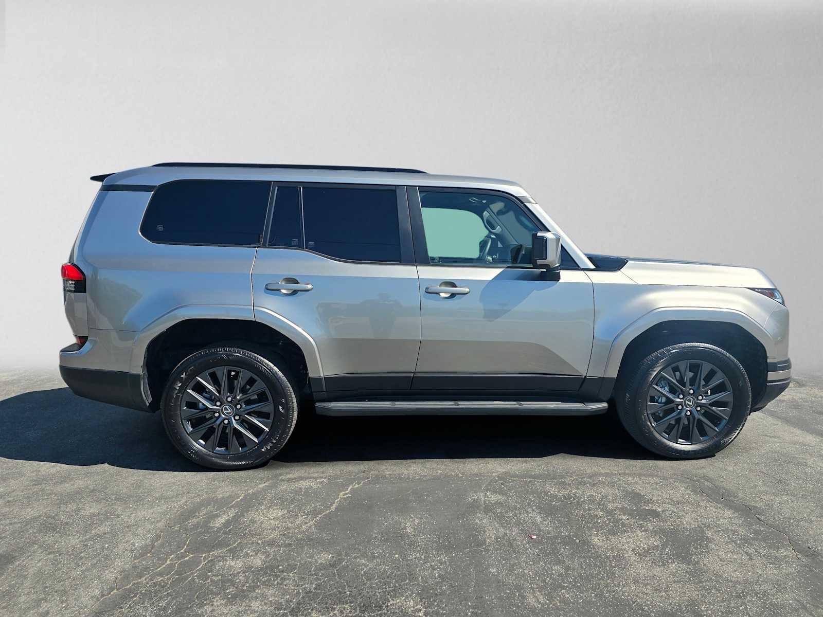 Used 2025 Lexus GX 550 w/ Cold Area Package AWD/4WD image 2