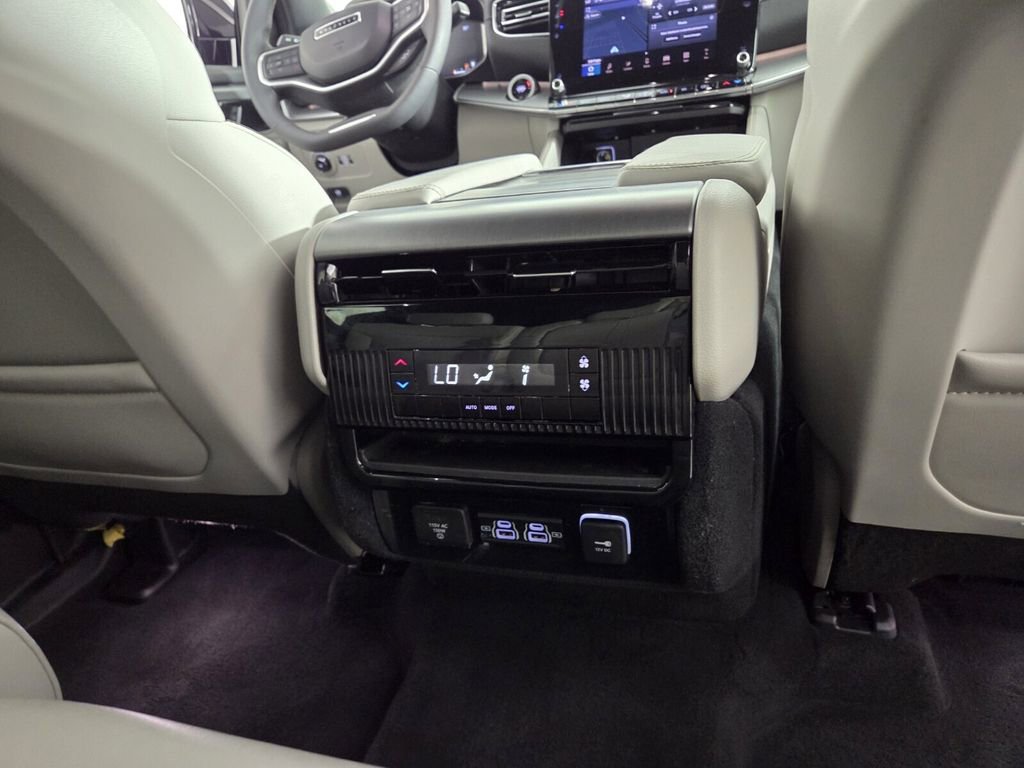 Certified 2025 Jeep Wagoneer 4WD image 29