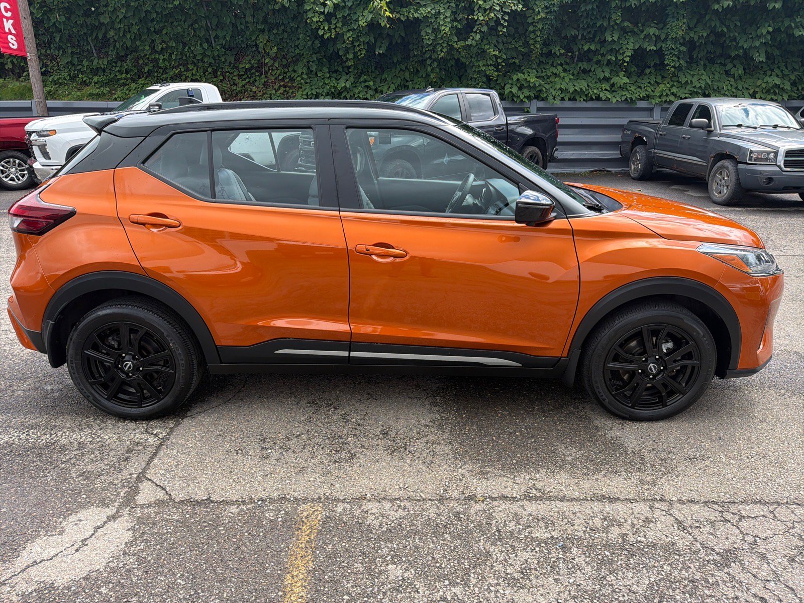 Used 2024 Nissan Kicks SR w/ SR Premium Package FWD image 4