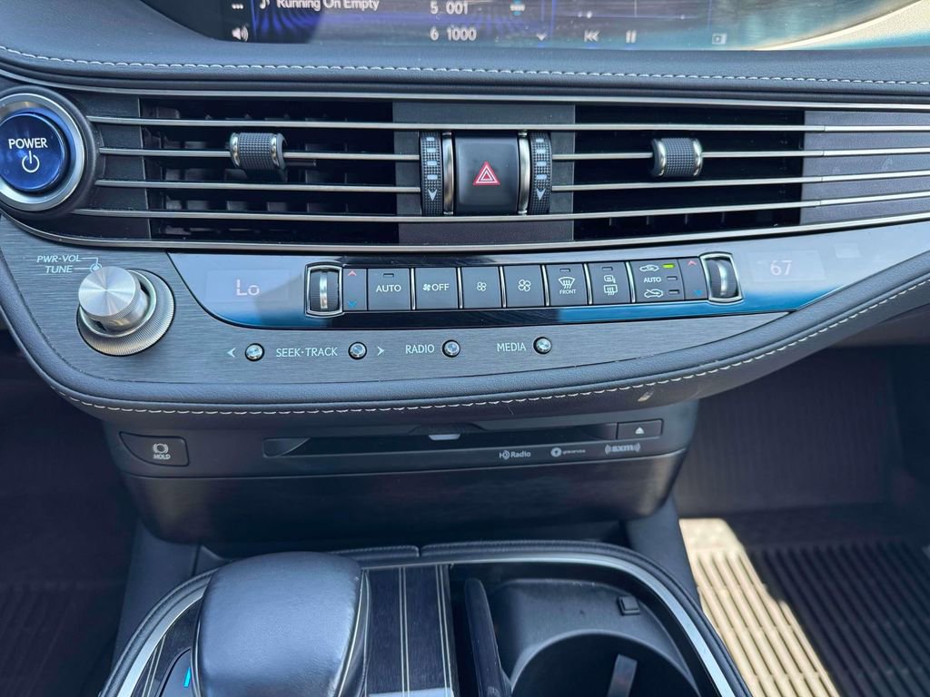 Used 2018 Lexus LS 500h AWD image 32