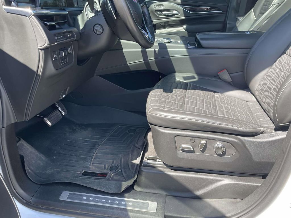 Used 2023 Cadillac Escalade ESV V w/ LPO, ONYX Package AWD/4WD image 22