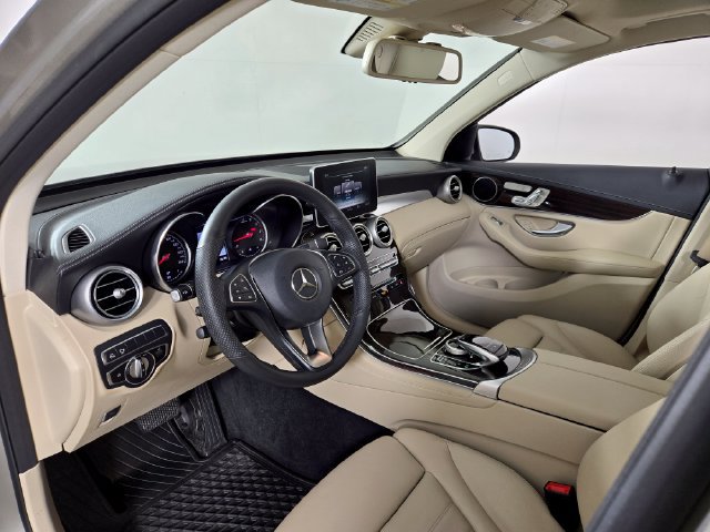 Used 2019 Mercedes-Benz GLC 300 4MATIC image 17