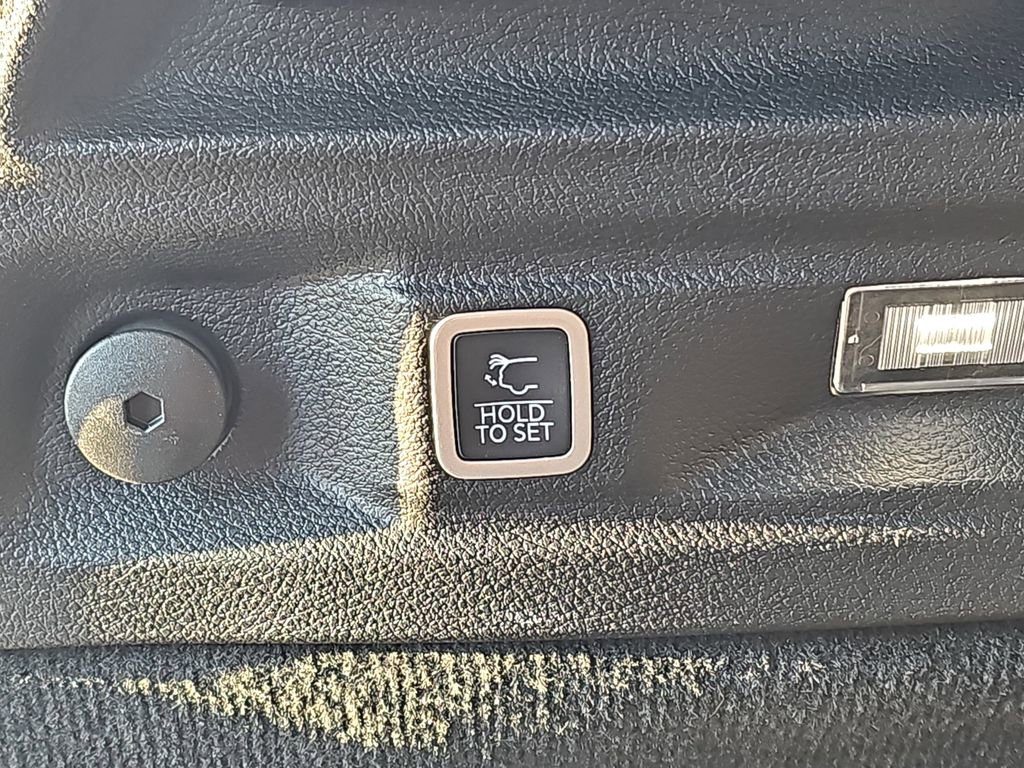 Used 2022 Jeep Grand Cherokee L Summit w/ Luxury Tech Group V image 14