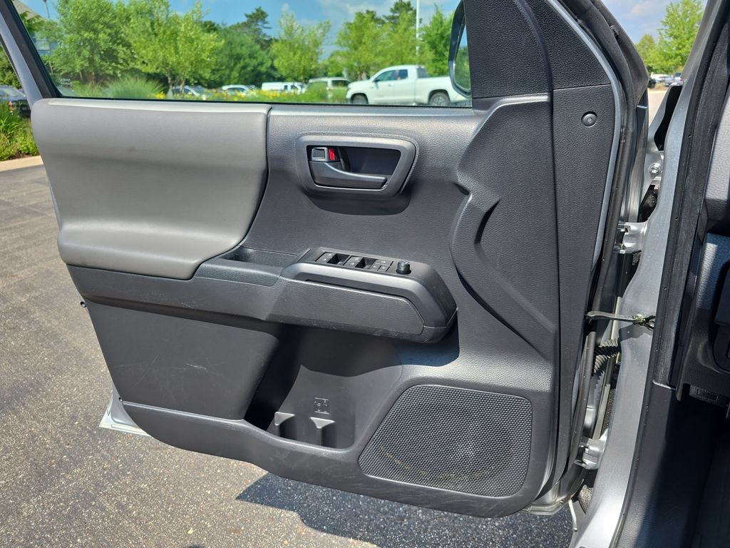 Certified 2022 Toyota Tacoma SR AWD/4WD image 31