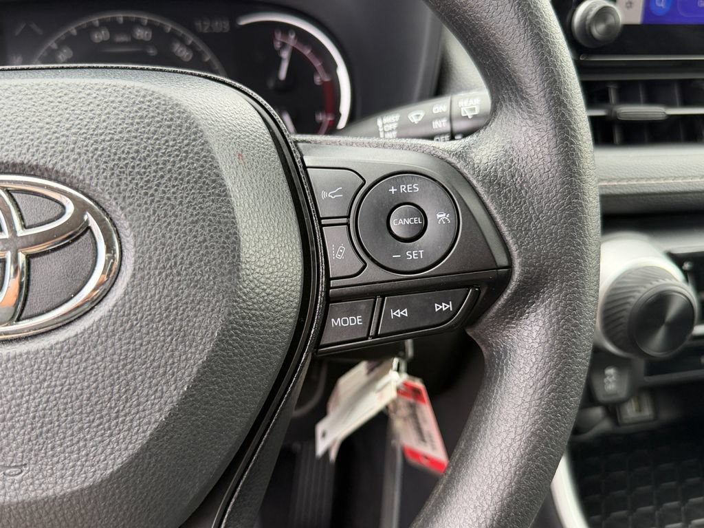 Used 2025 Toyota RAV4 LE AWD/4WD image 19