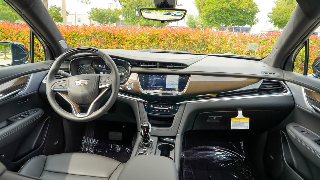Certified 2025 Cadillac XT6 Premium Luxury w/ Platinum Package image 19