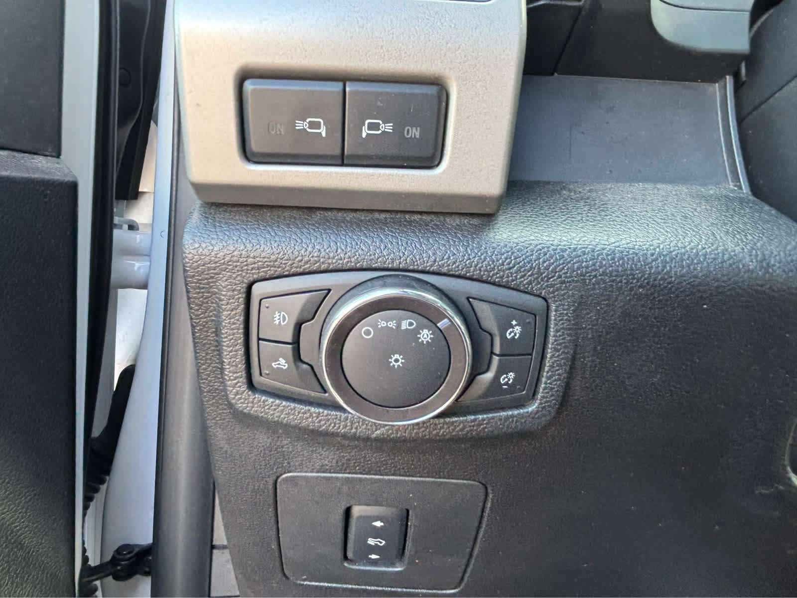 Used 2017 Ford F150 Lariat w/ Equipment Group 501A Mid RWD image 21